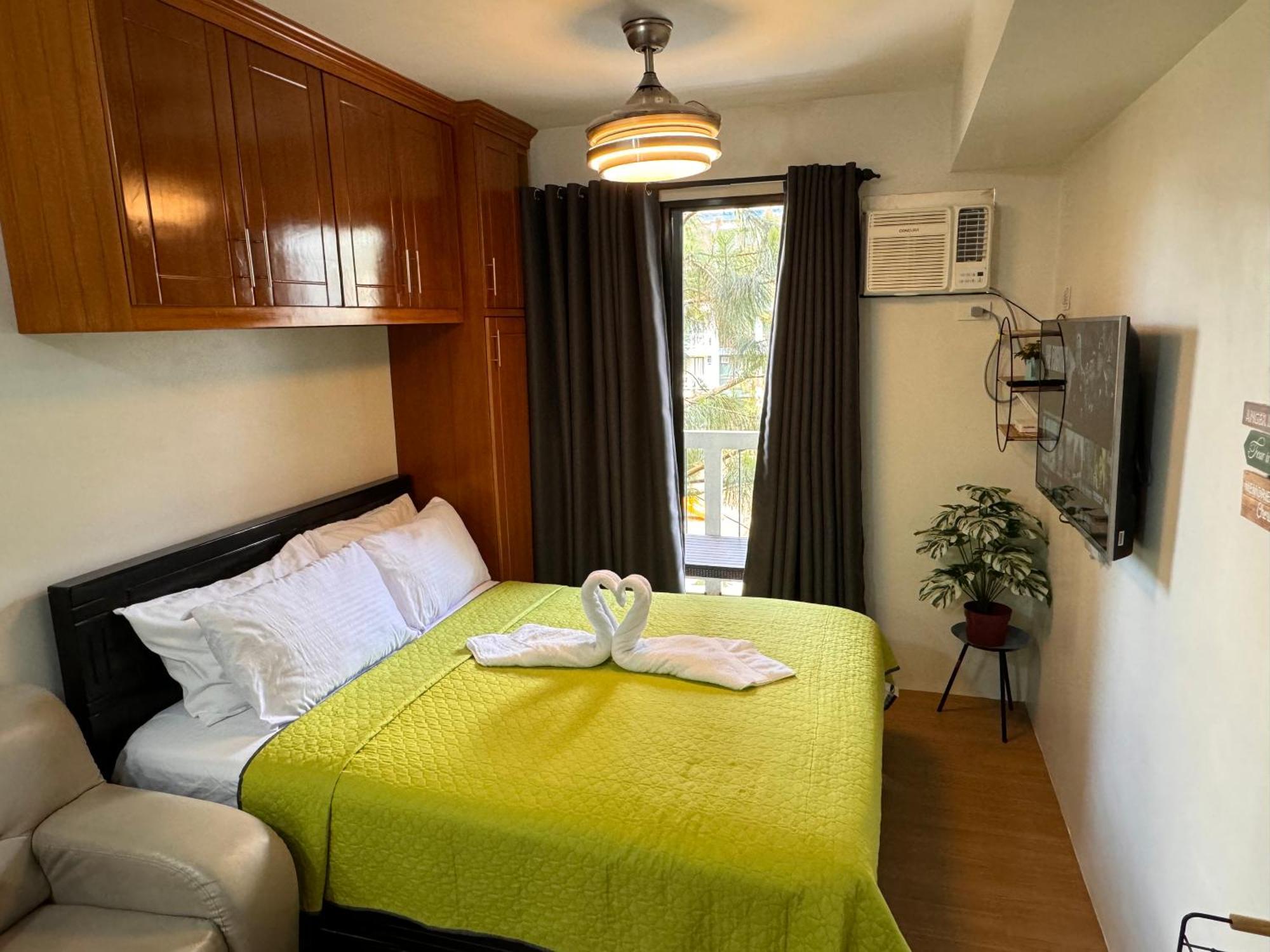 Cozyvilla At Pine Suites Tagaytay 2Br Or Studio With Free Parking 2Br In Basement Parking And Studio In Offsite Parking Tagaytay City Esterno foto