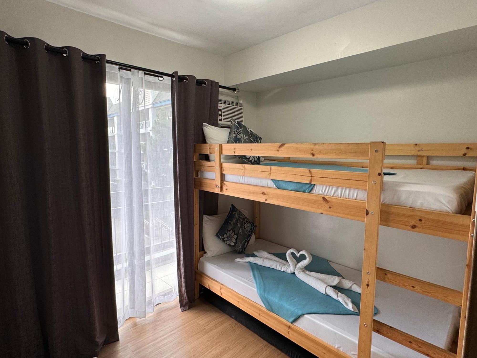 Cozyvilla At Pine Suites Tagaytay 2Br Or Studio With Free Parking 2Br In Basement Parking And Studio In Offsite Parking Tagaytay City Esterno foto
