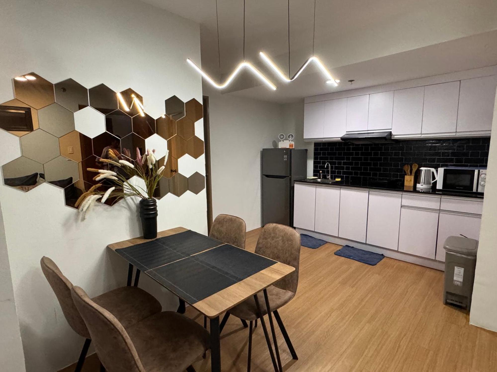 Cozyvilla At Pine Suites Tagaytay 2Br Or Studio With Free Parking 2Br In Basement Parking And Studio In Offsite Parking Tagaytay City Esterno foto