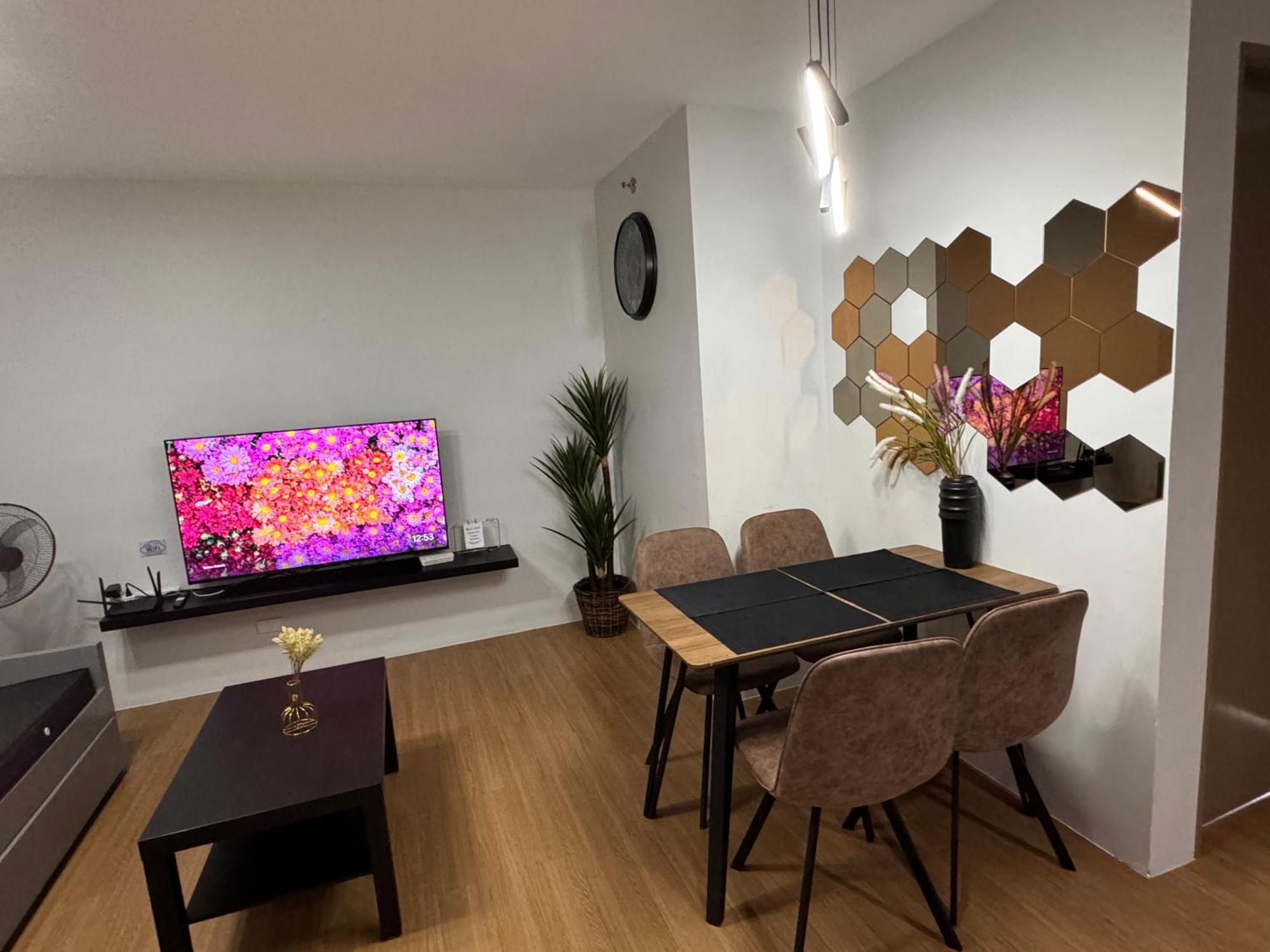 Cozyvilla At Pine Suites Tagaytay 2Br Or Studio With Free Parking 2Br In Basement Parking And Studio In Offsite Parking Tagaytay City Esterno foto