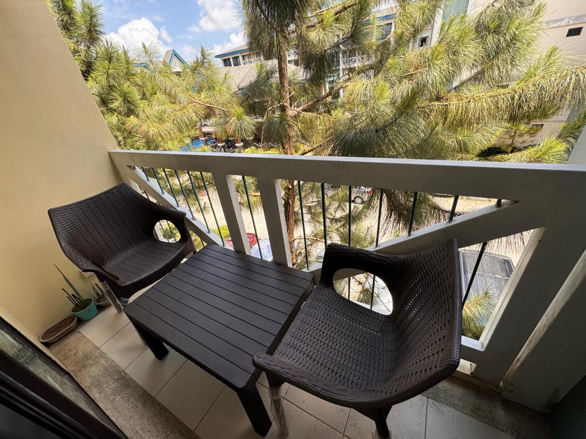Cozyvilla At Pine Suites Tagaytay 2Br Or Studio With Free Parking 2Br In Basement Parking And Studio In Offsite Parking Tagaytay City Esterno foto