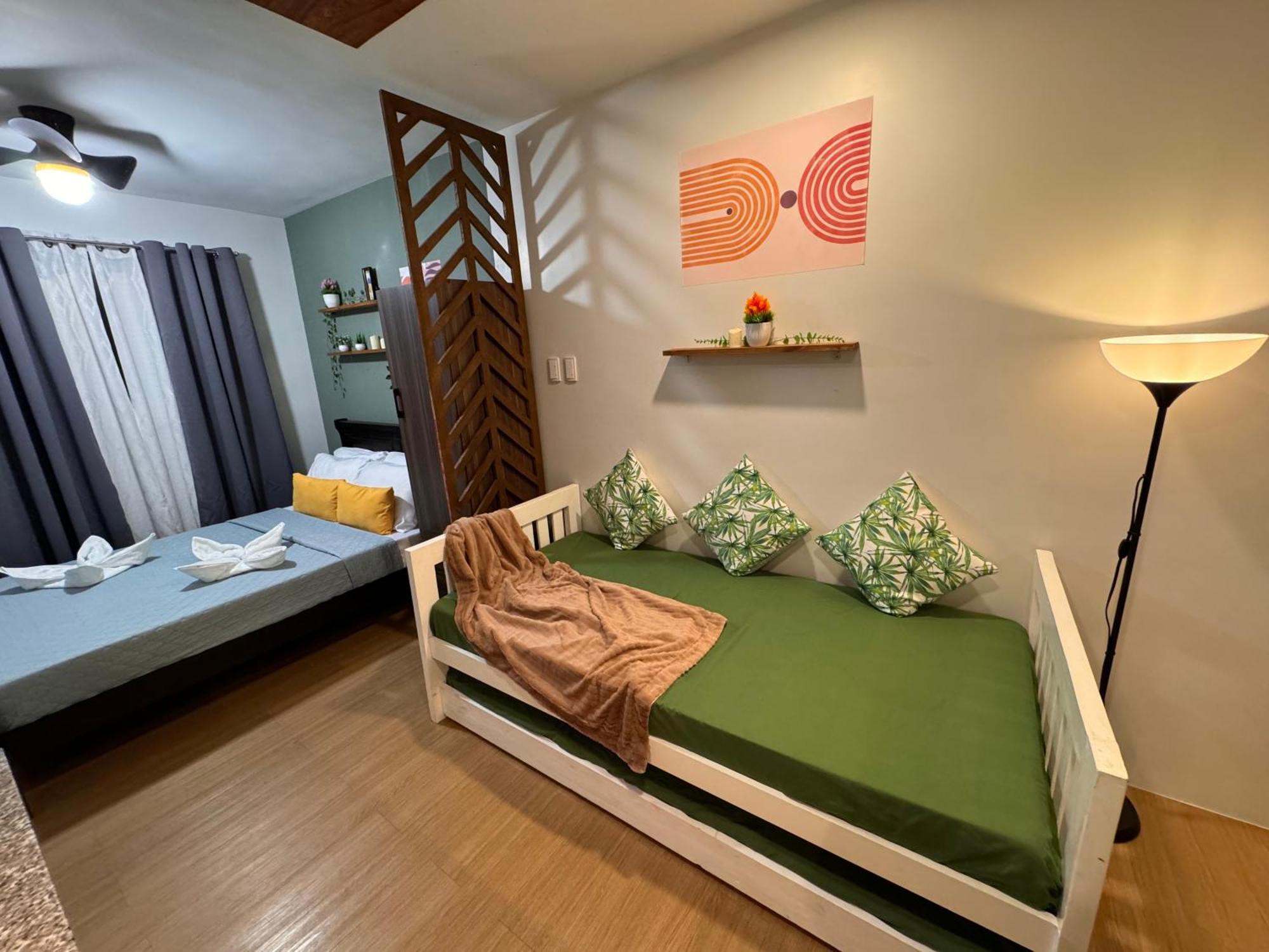 Cozyvilla At Pine Suites Tagaytay 2Br Or Studio With Free Parking 2Br In Basement Parking And Studio In Offsite Parking Tagaytay City Esterno foto