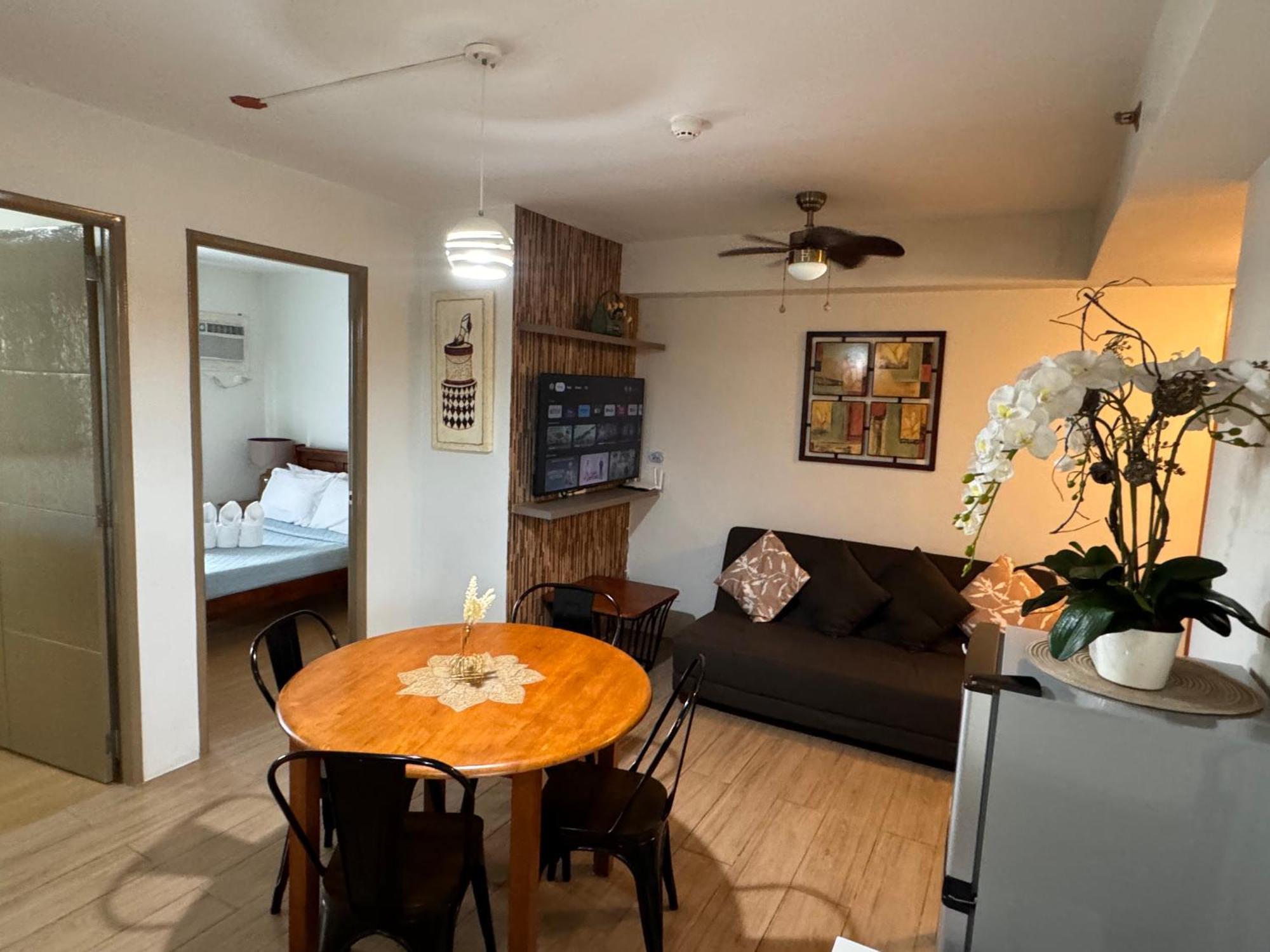 Cozyvilla At Pine Suites Tagaytay 2Br Or Studio With Free Parking 2Br In Basement Parking And Studio In Offsite Parking Tagaytay City Esterno foto