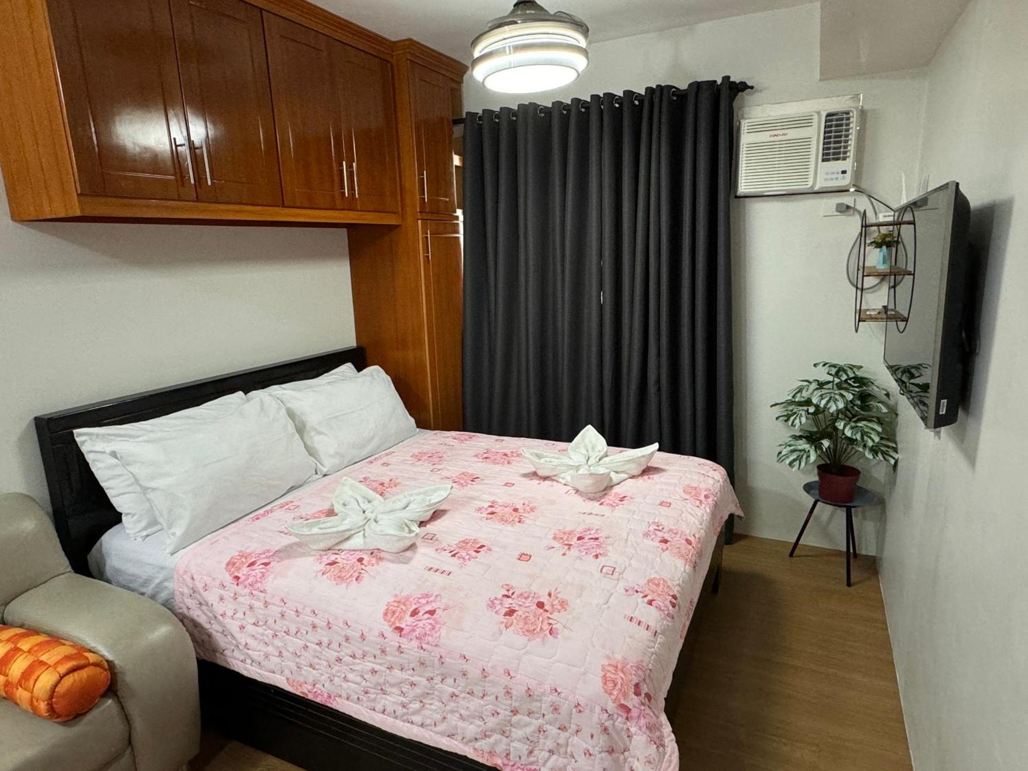 Cozyvilla At Pine Suites Tagaytay 2Br Or Studio With Free Parking 2Br In Basement Parking And Studio In Offsite Parking Tagaytay City Esterno foto