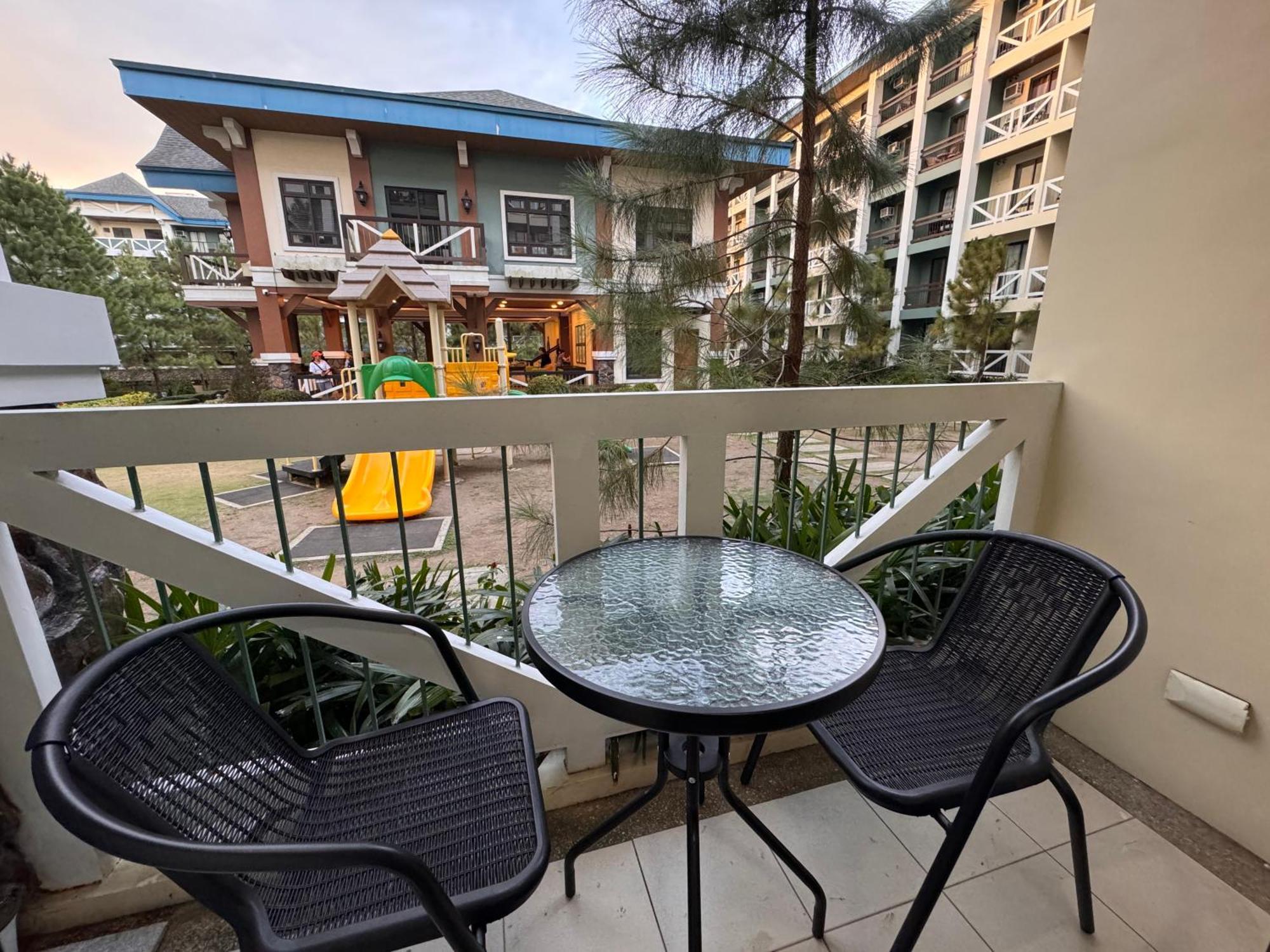 Cozyvilla At Pine Suites Tagaytay 2Br Or Studio With Free Parking 2Br In Basement Parking And Studio In Offsite Parking Tagaytay City Esterno foto