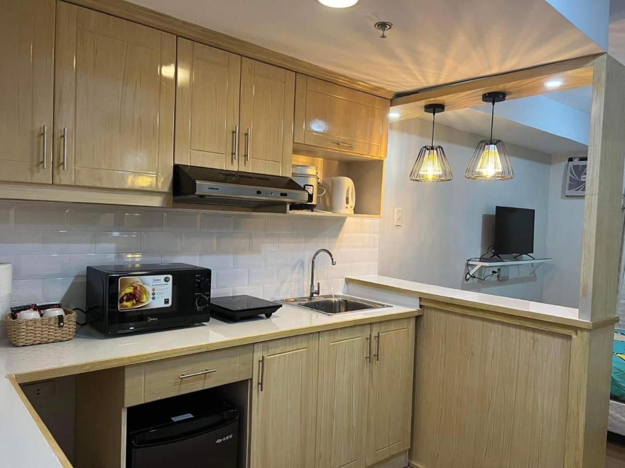 Cozyvilla At Pine Suites Tagaytay 2Br Or Studio With Free Parking 2Br In Basement Parking And Studio In Offsite Parking Tagaytay City Esterno foto