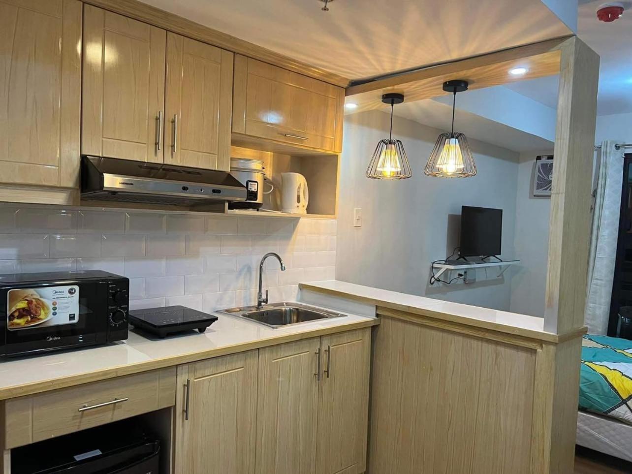 Cozyvilla At Pine Suites Tagaytay 2Br Or Studio With Free Parking 2Br In Basement Parking And Studio In Offsite Parking Tagaytay City Esterno foto
