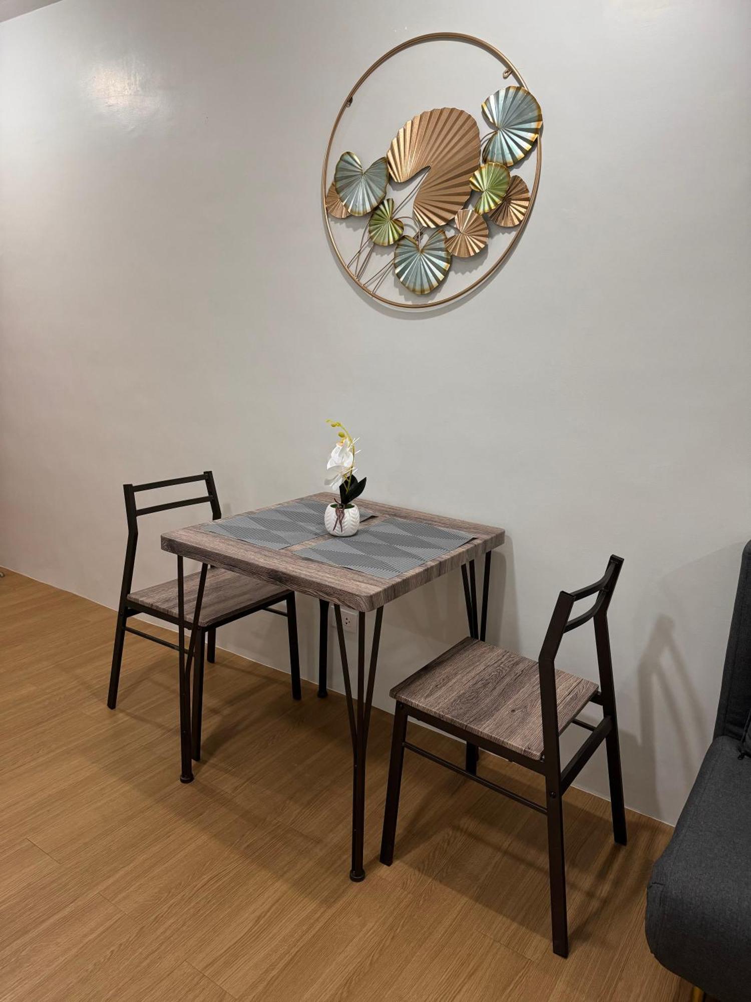 Cozyvilla At Pine Suites Tagaytay 2Br Or Studio With Free Parking 2Br In Basement Parking And Studio In Offsite Parking Tagaytay City Esterno foto
