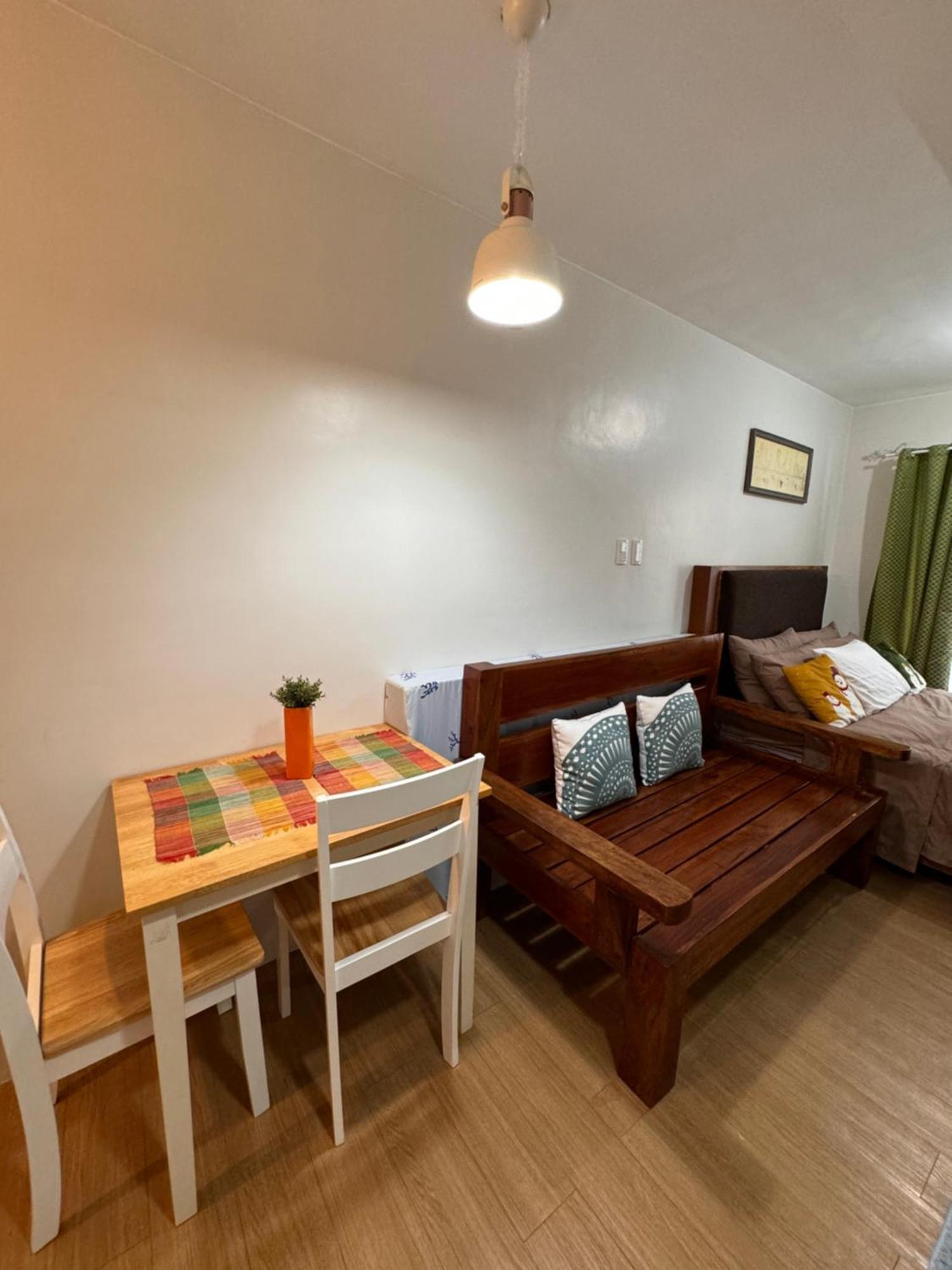 Cozyvilla At Pine Suites Tagaytay 2Br Or Studio With Free Parking 2Br In Basement Parking And Studio In Offsite Parking Tagaytay City Esterno foto